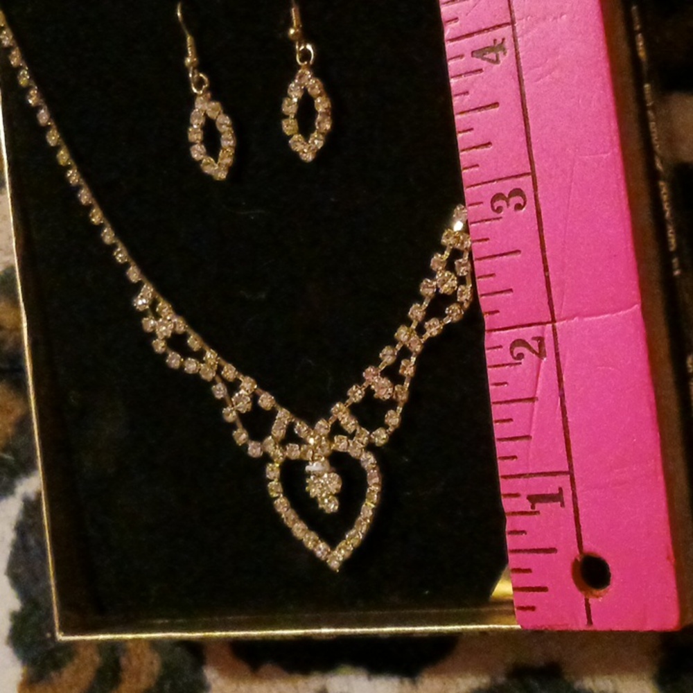 Genuine Crystal Necklace and Earrings Set. NIB - Picture 9 of 17